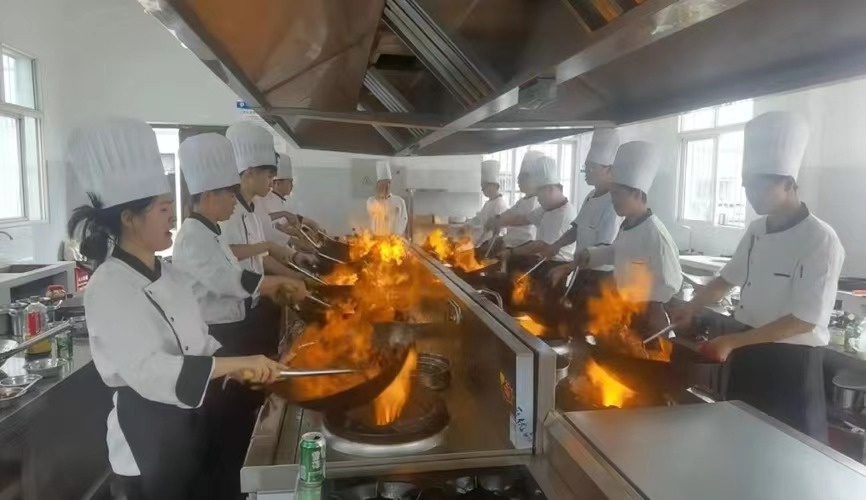 小龙虾学院首批毕业,小龙虾学院首批毕业生