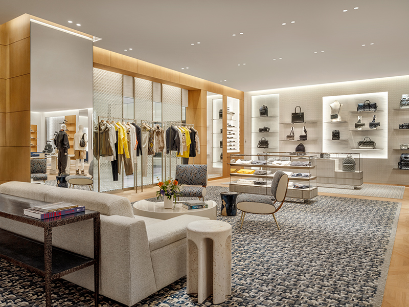 今日消费资讯：3家DIOR精品店在成都SKP正式开幕、飞利浦高效节能系列LED新品上市