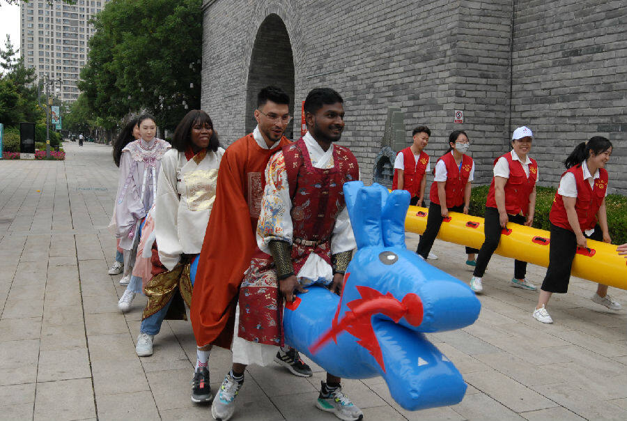 端午体验中国风,给外国朋友介绍中国的端午节