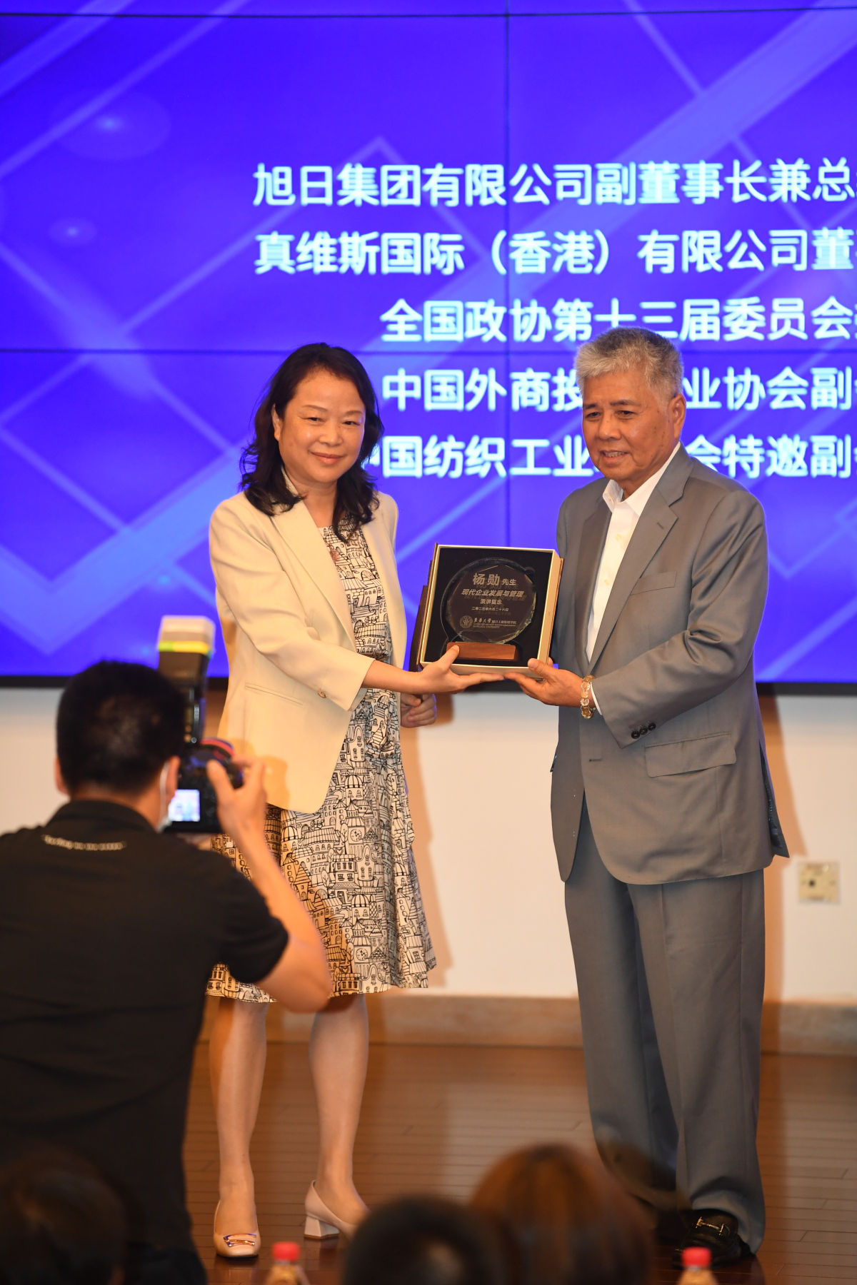 鏃棩闆嗗洟鏉ㄥ媼瀹屾暣瑙嗛,鏃棩闆嗗洟钁ｄ簨闀挎潹鍕嬬殑鎴愬姛缁忓巻