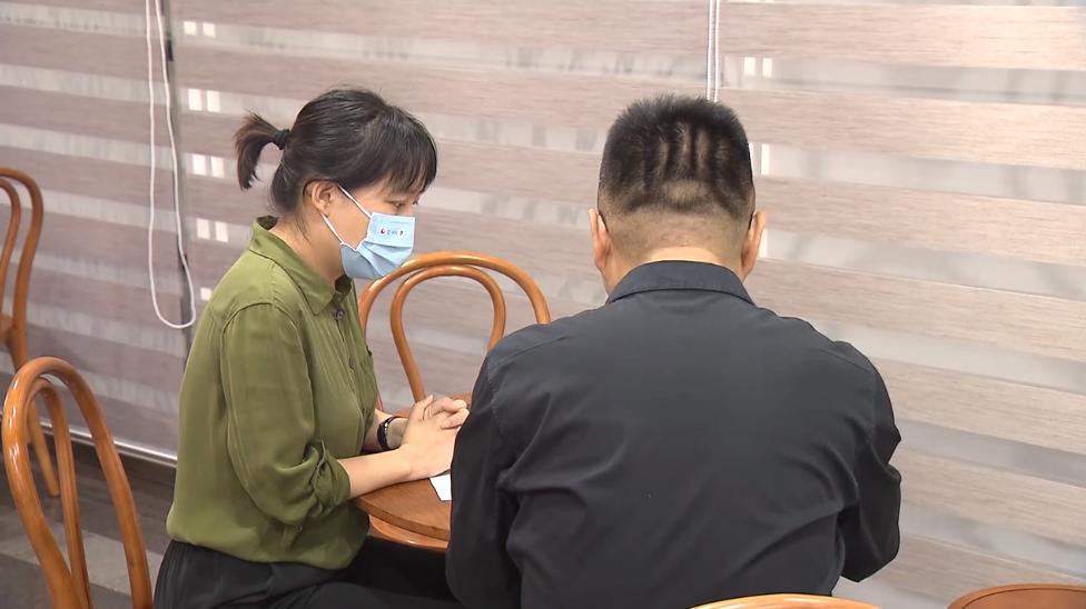 母亲过世还怎么用积分？男子怀揣“巨款”太挖塞