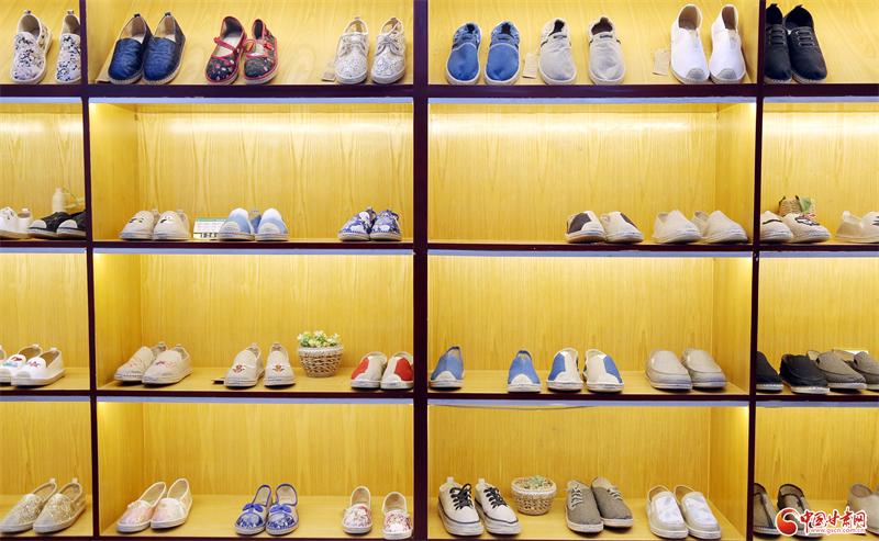 牛君俊：用10万元擦亮甘谷“麻鞋”品牌