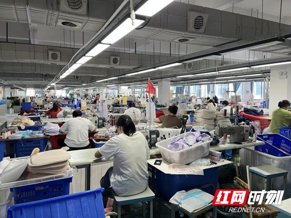 湖南邵东:暖心企业开设托管班员工赚钱管家两不误