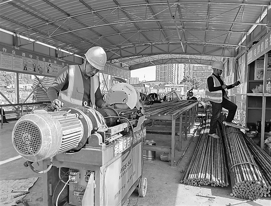 烈日下有一群人坚守在岗位上,感谢这些仍然坚守在岗位上的人