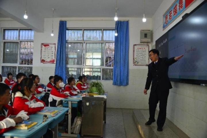 曲靖市基础教育扩优提质,曲靖教育优先发展