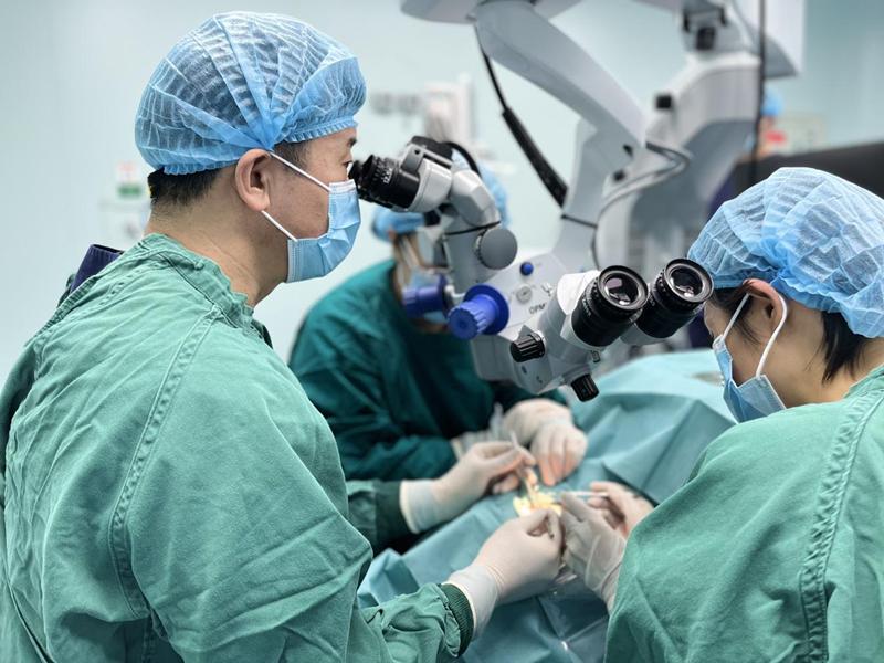 13岁女生近视高达1000度,13岁女生近视高达10000度