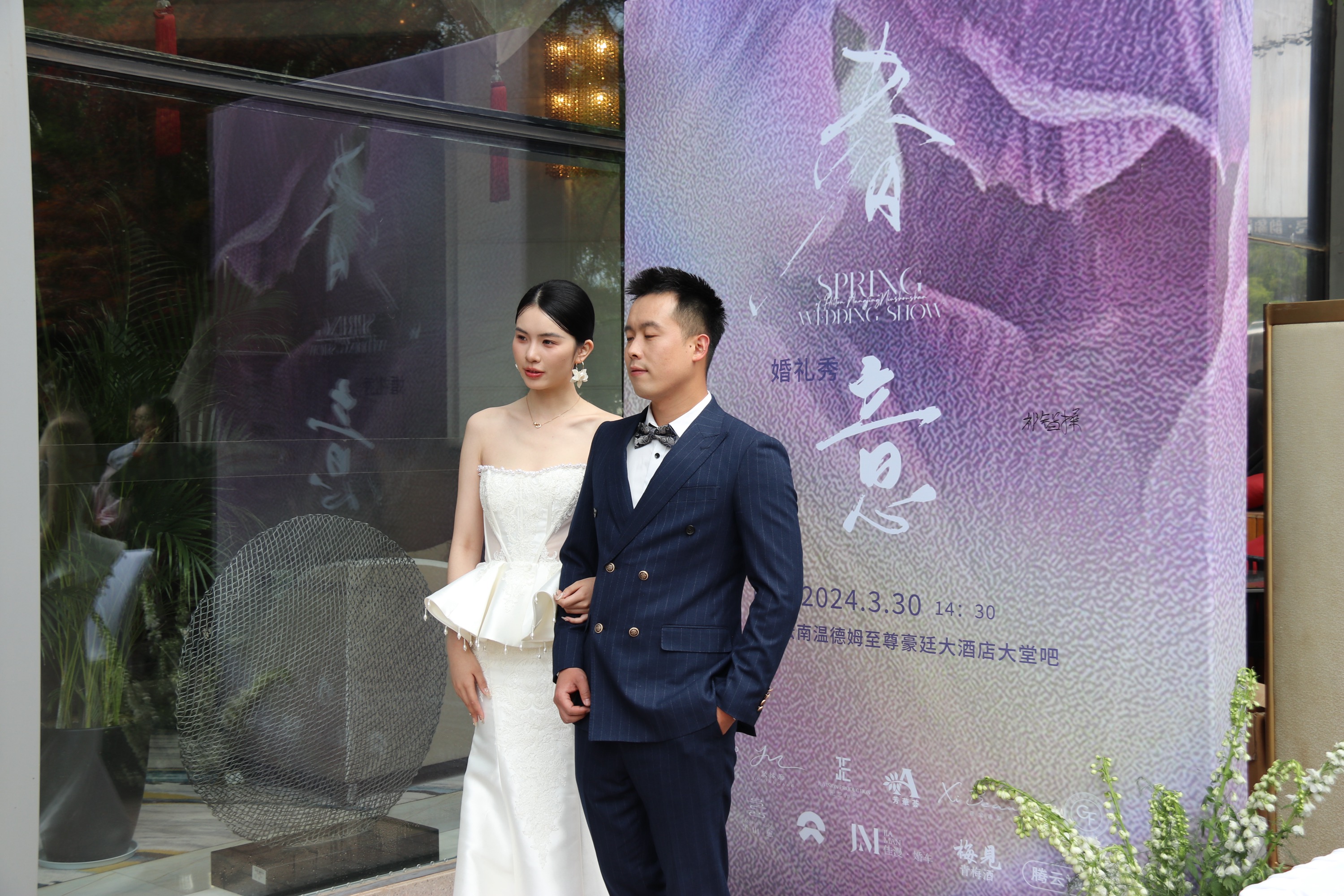 昆明户外草坪婚礼布置,昆明滇池边户外婚礼