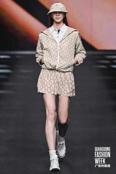 深圳时装周2024春夏系列启幕,北京时装周weekup潮流展