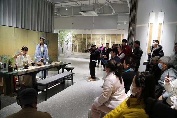 閮戝窞璐功涓績寤轰笟鍑棆骞垮満,涔﹂娌冲崡閮戝窞