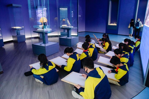 梅岭小学西区校：馆校联盟，共寻扬城之美